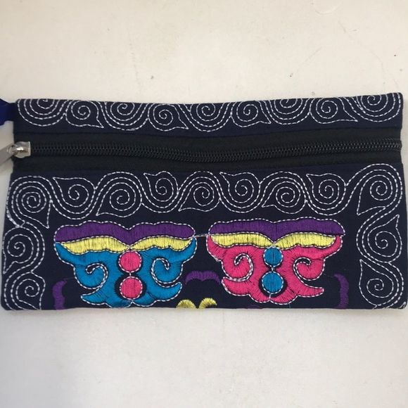 Exquisitely Hand Embroidered Clutch ✨~ 🌟NEW✨ - Picture 3 of 8